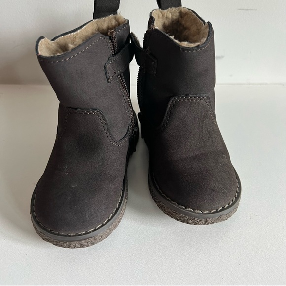 GAP Chelsea Sherpa toddler Boots never worn! - Picture 6 of 9